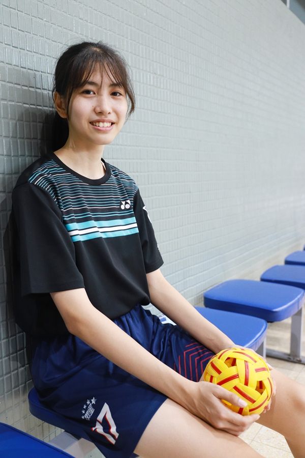 飛踢的排球?空中格鬥超炫技,快來跟日本妹尬藤球!
